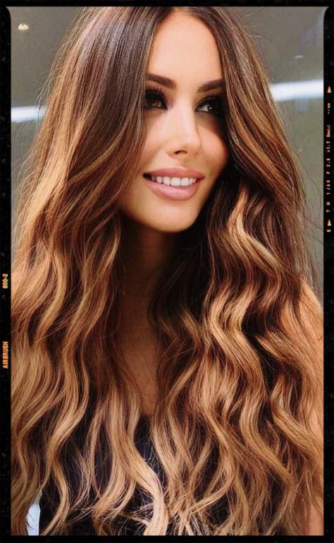 Gold Baylage Hair, Caramel Praline Hair, Copper Highlights On Brown Hair Caramel, Golden Caramel Hair, Gingerbread Caramel Hair Color, Golden Bronze Hair, Winter Brown Hair, Thick Wavy Haircuts, Gold Brown Hair