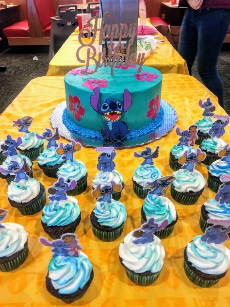 Stitch Cake And Cupcakes, Stitch Birthday Cupcakes, Lilo And Stitch Cupcakes Ideas, Stitch Cupcake Cake, Stitch Cupcakes Ideas, Lilo And Stitch Cupcakes, Stitch Birthday Cake Ideas, Stitch Cakes, Stitch Cupcakes