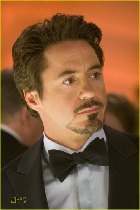 What is it about Robert Downey Jr that women find so attractive? (I really don't get it.) http://www.blurtit.com/q4233985.html Robert Downey Jr Beard, French Beard, Bart Styles, Goatee Styles, Iron Man Photos, Beards And Mustaches, Goatee Beard, Photo Bleu, Robert Downey Jr.