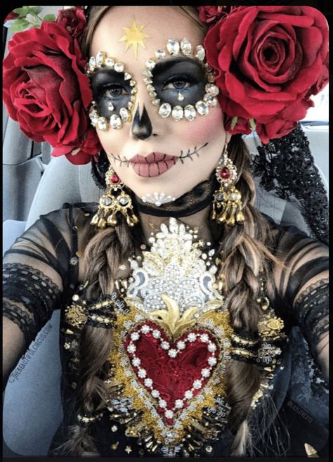 Dia Los Muertos Makeup, Day Of Dead Costume, Clowns Halloween Decorations, Catrina Costume, Skull Costume, Halloween Makeup Sugar Skull, Sugar Skull Costume, Halloween Trends, Cute Halloween Makeup