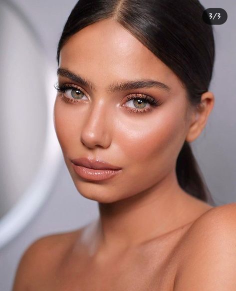 Dewy Summer Makeup, Brown Eyeshadow Looks, Maquillage Halloween Simple, No Make Up Make Up Look, Sunkissed Makeup, Dewy Makeup Look, Summer Makeup Trends, Natural Summer Makeup, Dag Make Up