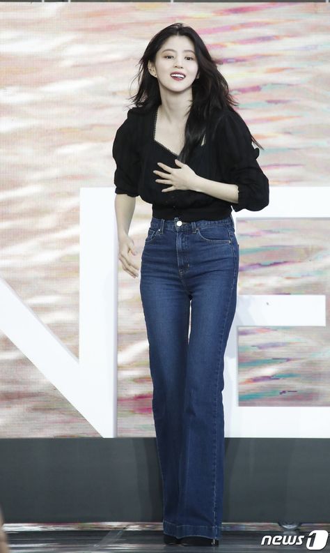 Han Soo Hee Outfit, Suzy Bae Fashion, Smart Casual Women Outfits, Han So Hee, Smart Casual Women, So Hee, Korean Casual Outfits, Hadid Style, Bae Suzy