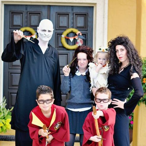 Family Halloween Costumes - Harry Potter Characters Halloween Costumes Addams Family, Family Halloween Costume Ideas, Harry Potter Halloween Costumes, Little Mermaid Characters, Family Halloween Costume, Superhero Family, Classic Disney Movies, Toy Story Characters, Costume Works