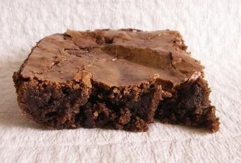 Nesquik Brownies!!! I've had a love affair with Nesquik since the bottle. If your a Nesquik fan you have to try it... Nesquick Brownies, Nesquik Brownies, Nesquik Recipes, Flan Au Caramel, Brownie Trifle, Brownie Bar, Recipe Details, Cookie Desserts, Sweets Desserts