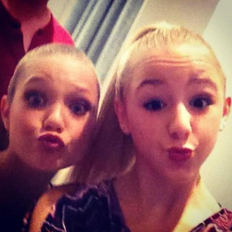 maddie ziegler and chloe lukasiak Maddie Ziegler And Chloe Lukasiak, Chloe Lukasiak Photo Shoot, Dance Moms Season 2, Dance Moms Paige, Dance Moms Chloe, Dance Moms Maddie, Dance Moms Moments, Dance Moms Cast, Dance Moms Pictures