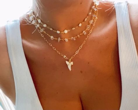 Shark Tooth Necklace Diy, Shark Teeth Jewelry, Sharks Tooth, Mako Shark, Coastal Jewelry, Surf Jewelry, Shark Necklace, Ocean Inspired Jewelry, Beachy Jewelry