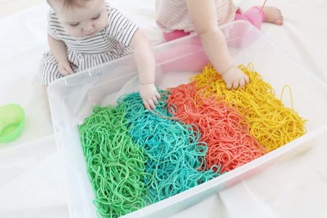 Colored Spaghetti! Sensory activities for both toddler and babies. This was such an inexpensive DIY activity to do with the kids. We did this sensory play activity indoors, but could be done outdoors as well, great preschool activity! Step by step instruction on how to dye spaghetti for sensory play Sensory Art Activities, Activities For Special Needs, Rainbow Sensory, Sensory Art, Screen Free Activities, Toddler Snacks, Kids Sensory, Messy Play, Toddler Fun