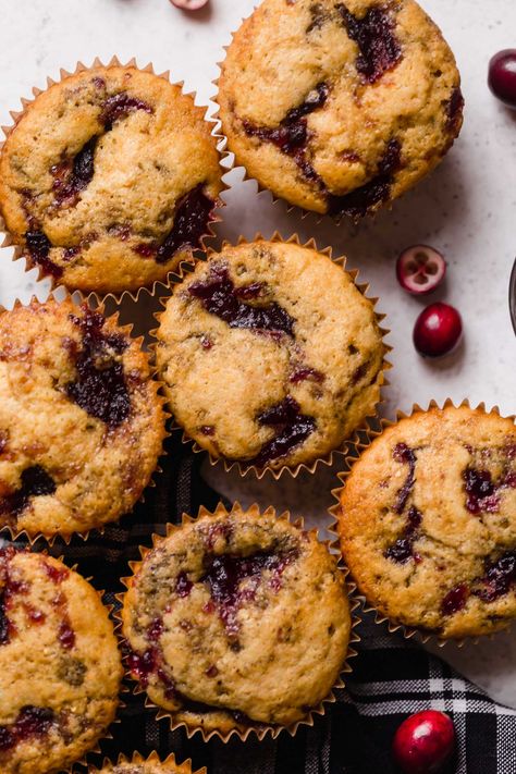 swirled cranberry cornbread muffins Cornbread Muffins Easy, Moist Cornbread Muffins, Cranberry Cornbread, Fluffy Cornbread, Cornbread Muffins Recipe, Cornmeal Muffins, Lamb Ragu, Moist Cornbread, Best Thanksgiving Side Dishes