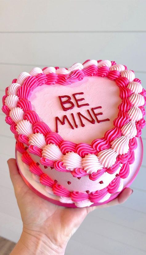 Vday Heart Cake, Valentine Cake Heart Shape, Valentine Heart Cake Ideas, Valentines Cake Design Ideas, Heart Shaped Cake Designs, Valentine’s Cake Ideas, Heart Cakes Valentine's Day, Valentines Day Cake Ideas Heart Shapes, Valentines Cake Ideas Easy