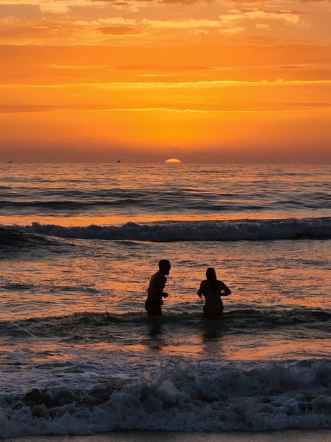 Beach Sunset Aesthetic, Beach Romance, Beach Date, Summer Couples, Sunset Aesthetic, Sunset Lover, Ocean Sunset, Amazing Sunsets, Sunrise Beach