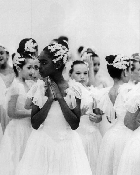 LagosPhoto on Instagram: “Sunday. . . —— The Black Swan, Miami, Florida, 1990.  Image: Luis Castaneda.  #lagosphotofestival #lagosphoto #luiscasteneda #blackswan…” Black Dancers, The Black Swan, Ballet Beauty, Black Ballerina, Black Femininity, Afro Punk, Best Dance, Princess Aesthetic, Dark Skin Women