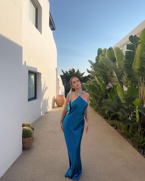 Sophia Tuxford, Blue Wedding Guest Dresses, Soft Feminine Outfits, Chic Evening Dress, Feminine Outfits, Beach Wedding Guest Dress, Outfit Wedding Guest, Long Blue Dress, Vacay Outfits