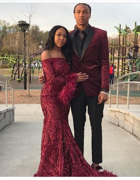 Follow me for more @Cleopatra4563💙 Burgundy Prom Couple, Dress With Fur, Prom Dresses Off The Shoulder, Prom Couples, Burgundy Prom, Glitter Mermaid, Short Dress White, Dresses Off The Shoulder, Corset Dress Prom