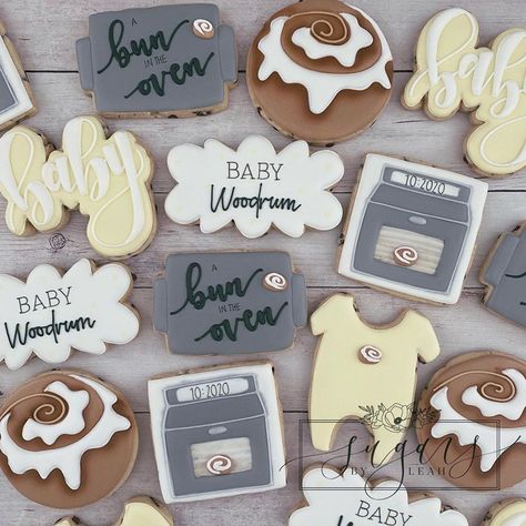 Bun In The Oven Cookies Decorated, Bun In The Oven Cookies, Bun In The Oven Gender Reveal, Bun In The Oven Baby Shower Ideas, Prego Announcement, Creative Baby Shower Themes, Surprise Pregnancy Announcement, Baby Buns, Fun Baby Announcement