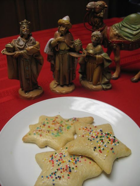 Catholic Cuisine: Italian Epiphany - Befanini Epiphany Holiday, Catholic Feast Days, Italy Holiday, Liturgical Year, Christmas In Italy, Homemade Pantry, Pastry Board, Twelfth Night, Star Cookies