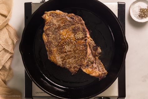 Slow Cooking A Steak (Recipe Tutorial) - No Spoon Necessary New York Steak Recipes, Cooking T Bone Steak, New York Steak Recipe, Porterhouse Steak Recipe, Au Poivre Sauce, Homemade Balsamic Dressing, Steak Au Poivre, Porterhouse Steak, Cooking The Perfect Steak