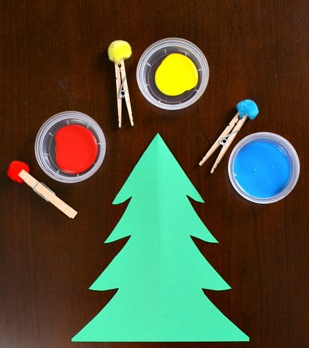 Christmas Tree Craft...paint with pom poms. Easy craft for toddlers! Christmas Tree Craft, December Crafts, Christmas Crafts For Toddlers, Preschool Christmas Crafts, Tree Craft, Christmas Tree Painting, Christmas Tree Crafts, Christmas School, Preschool Christmas