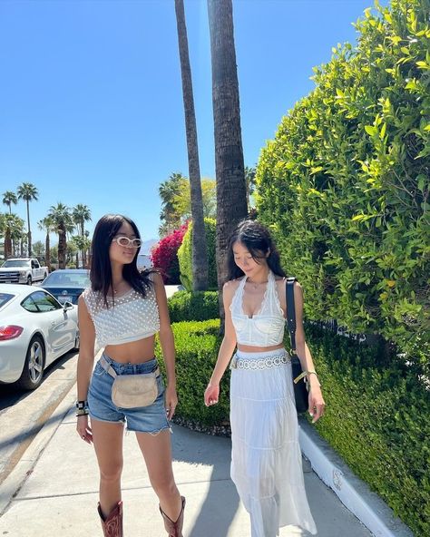 Evelyn 현정 Ha (@hjevelyn) • Instagram photos and videos Evelyn And Erica, Erica Ha, Festival Outfit, Instagram Profile, Summer Outfits, Festival, Instagram Photos, Photo And Video, Instagram Photo