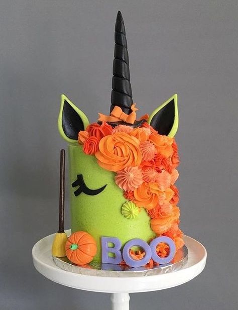 Halloween unicorn cake Basic Cake Decorating, Pink Oven, Decorating For Beginners, Halloween Torte, Halloween Unicorn, Cake Decorating For Beginners, Basic Cake, Unicorn Halloween, Magic Cake