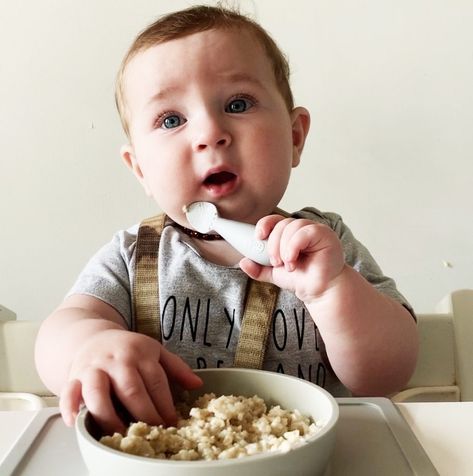 How to do Baby Led Weaning with Spoons - Solid Starts Solid Starts, Baby Self Feeding, Spoon Feeding, Feeding Therapy, Baby Spoon, Do Baby, Led Weaning, Baby Led Weaning, 3rd Baby