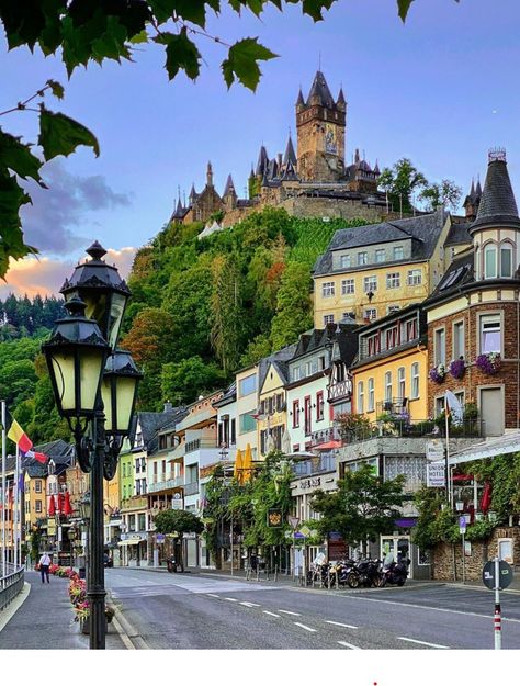 Cochem Germany, Castle Painting, Germany Castles, Voyage Europe, City Street, Burgos, Beautiful Places To Travel, Germany Travel, Pretty Places