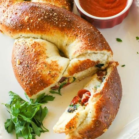 Pepperoni Pizza Twist - The Girl Who Ate Everything Pizza Braid, Pizza Rolls Recipe, Pizza Twists, Pizza Monkey Bread, Homemade Pizza Rolls, The Girl Who Ate Everything, Pampered Chef Party, Chef Party, Pampered Chef Recipes