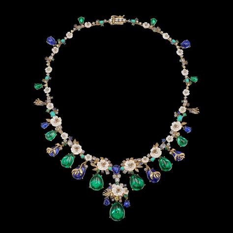 Pearl Flowers, Diamond Girl, Gold Topaz, The Palms, Emerald Necklace, Exquisite Jewelry, White Diamonds, Luxury Jewelry, Diamond White