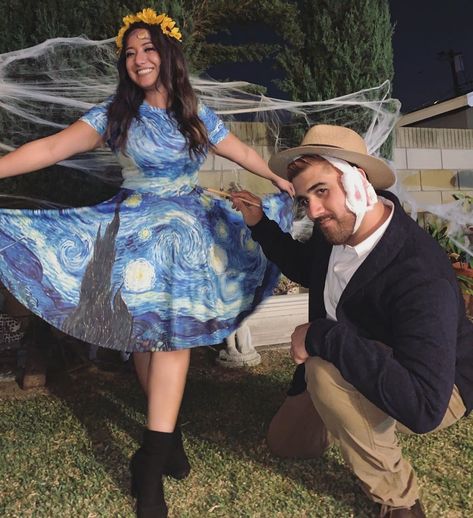 Jasmin Moreno on Instagram: “Gogh hard or Gogh home. 🎨#VincentVanGogh #VincentVanGoghCostume #StarryNight #StarryNightCostume #Sunflowers #CoupleCostume #CouplesCostume…” Van Gogh Costume Couple, Van Gogh Couple Costume, Van Gogh And Starry Night Costume, Starry Night Costume, Van Gogh Costume, Painting Costume, Fire Costume, Unique Couple Halloween Costumes, Couple Cosplay