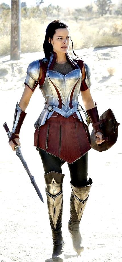 Woman In Armor, Costume Chevalier, Lady Sif, Costume Armour, Jaimie Alexander, Female Armor, Armadura Medieval, Medieval Armor, Fantasy Costumes