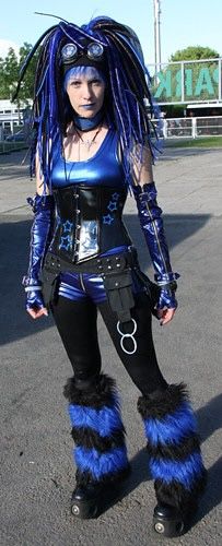 Cybergoth Outfits, Goth Female, Goth Inspiration, Cybergoth Fashion, Goth Outfit Inspo, Billionaire Homes, Cybergoth Style, Alternative Subcultures, Goth Outfit Ideas