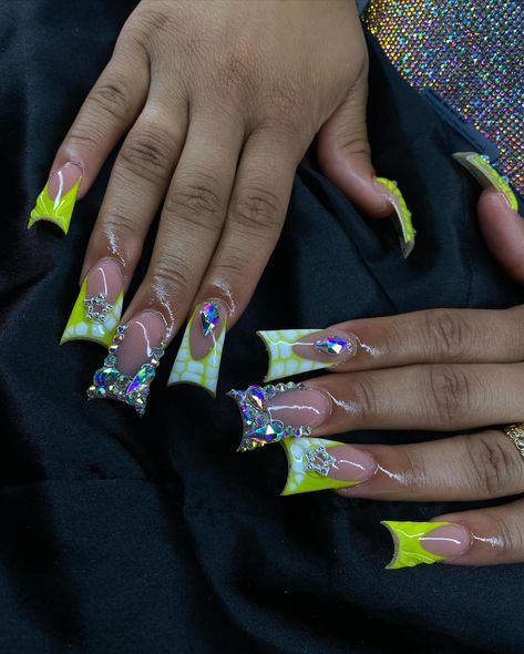 My client let me freestyle her birthday set🥹💛⭐️ . . . Dm to book!💖 @nailed.byjennie #longnails #ducknails #blingnails #frenchnails #yellownails #summernails #nails #nailsnailsnails #nailsofinstagram #fresnonails #fresnonailtech #explorepage Duck Birthday Nails, Freestyle Duck Nails, Cute Simple Nail Designs Acrylics, 90s Duck Nails, Long Duck Nails Acrylic, Birthday Duck Nails, Yellow Duck Nails, Bling Duck Nails, Duck Junk Nails