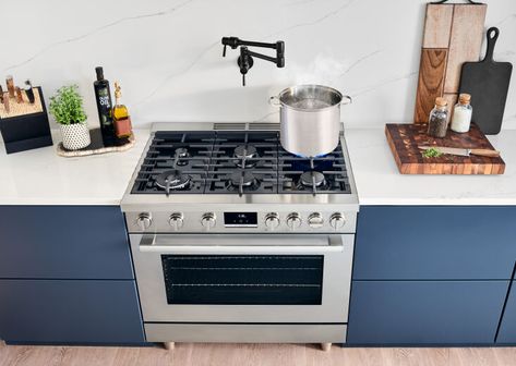 These days, there are so many types of cooktops on the market that just determining what’s best for your kitchen can be overwhelming. What size do you need? Will you go with a plain cooktop or a cooktop-range combo? And perhaps trickiest of all: What type of heat source is best—particularly now that induction cooktops […] Bosch 800 Series, Freestanding Range, Convection Range, Bosch Appliances, Slide In Range, Cooking Range, Dual Fuel Ranges, Single Oven, Built In Dishwasher