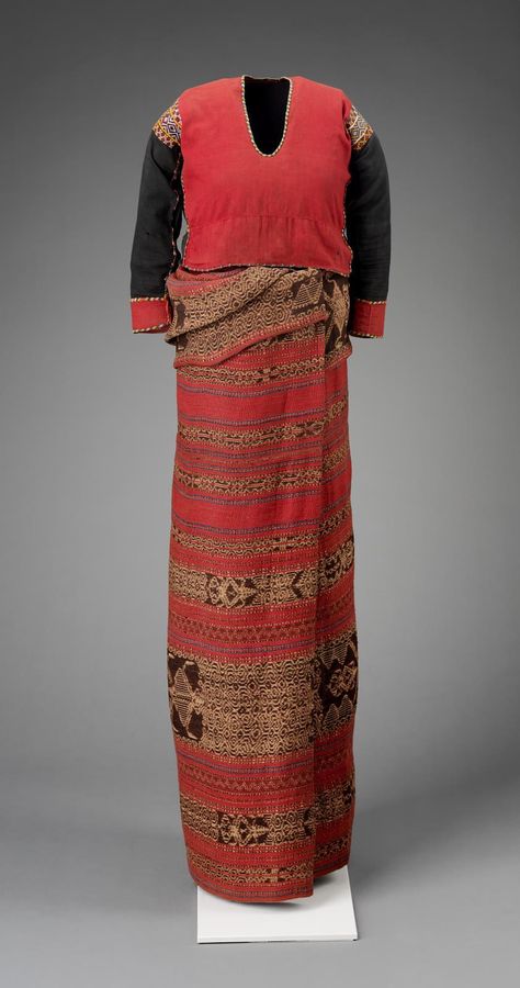 Woman's ensemble, Filipino (possibly Bagobo), 19th century. Mindanao, Republic of the Philippines, Upper Agusan River Valley. Bagobo Costume, Filipino Costume, Philippine Culture, Philippine Fashion, Philippines Fashion, Culture Fashion, Filipino Culture, Culture Clothing, National Costume