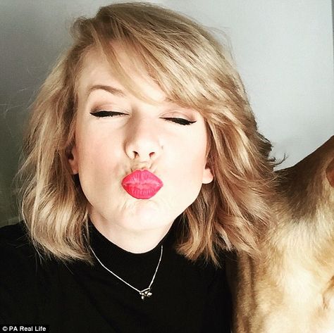 Taylor Swift Kiss, Kiss Face, Estilo Taylor Swift, All About Taylor Swift, Taylor Swift 1989, Taylor Swift Wallpaper, Live Taylor, Taylor Swift 13, Taylor Swift Pictures