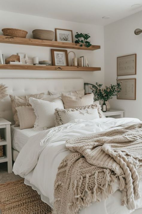 Ideas For Small Bedrooms For Women, Bedding Inspo Cozy, Small Adult Bedroom Ideas, Cream And White Bedroom Ideas, Small Cosy Bedroom Ideas, Cosy Small Bedroom, Small Bedroom Inspirations Cozy, Modern Cozy Bedroom Neutral, Luxury Dorm Room