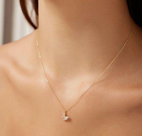 Butterfly Diamond Necklace, Star Wedding Band, Wedding Jewelry Simple, Minimalist Butterfly, Gold Butterfly Necklace, Classy Minimalist, Bday Wishlist, Necklace Minimalist Jewelry, Dainty Jewellery