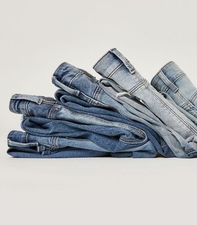 Jeans Product Photography, Denim Aesthetic Photography, Jeans Flatlay, Denim Flatlay, Denim Photography, Denim Display, Folding Jeans, Denim Aesthetic, Selling Clothes Online