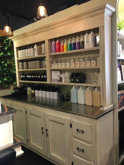 Rv Salon, Color Bar Salon Ideas, Color Bar Salon, Salon Color Bar, Dream Greenhouse, Salon Suite Decor, Bar Hutch, Reception Desk Counter, Cash Wrap