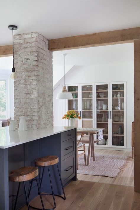 Kitchen Columns, Renovated Farmhouse, Kitchen Chimney, Painting Methods, Scandinavian Farmhouse, Casa Clean, Lime Wash, Kitchen New York, Farmhouse Remodel