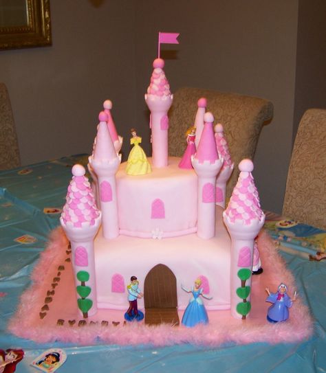 castle birthday cakes for girls | Sydney's Castle Cake Easy Castle Cake, Fudge Cake Filling, Cakes Princess, Castle Cakes, Cake With Cupcakes, Castle Birthday Cakes, Princess Castle Cake, Bolo Minnie, Princess Birthday Cake