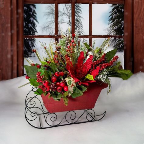 Winter Sleigh Decor, Large Christmas Floral Arrangements, Sleigh Centerpiece Christmas, Diy Sleigh Decoration, Sleigh Arrangements, Sleigh Decorating Ideas Christmas, Catering Centerpieces, Sleigh Decorating Ideas, Amaryllis Centerpiece