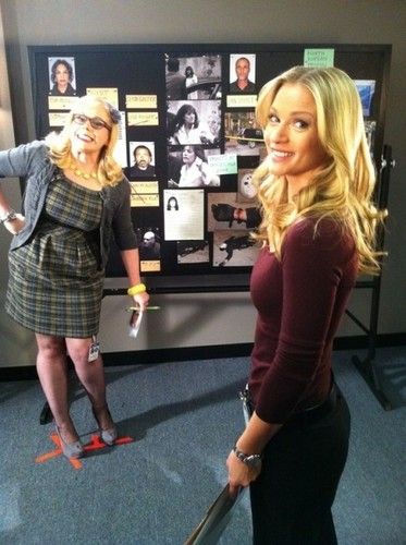 90s Haircuts, Kirsten Vangsness, Behavioral Analysis Unit, Aj Cook, Penelope Garcia, Jennifer Jareau, Office Clothes, Crimal Minds, Matthew Gray