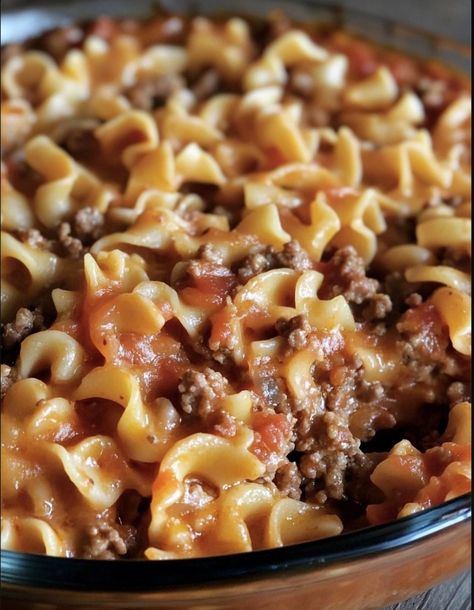 Farmers Delight Casserole, Amish Casserole Ground Beef Egg Noodles, Amish Casserole Recipes, Amish Hamburger Casserole, Amish Country Casserole Recipe, Ground Beef Noodle Casserole, Amish Casserole, Amish Country Casserole, Beef Ragu Recipe