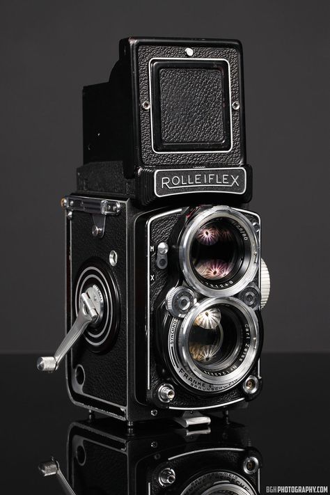 Rolleiflex 2.8C | Jim (Baisao) came over yesterday for a lit… | Flickr Rolleiflex Camera, Gear Tattoo, Fotocamere Vintage, Antique Cameras, Camera Obscura, Classic Camera, Old Cameras, Glamour Shots, Old Camera