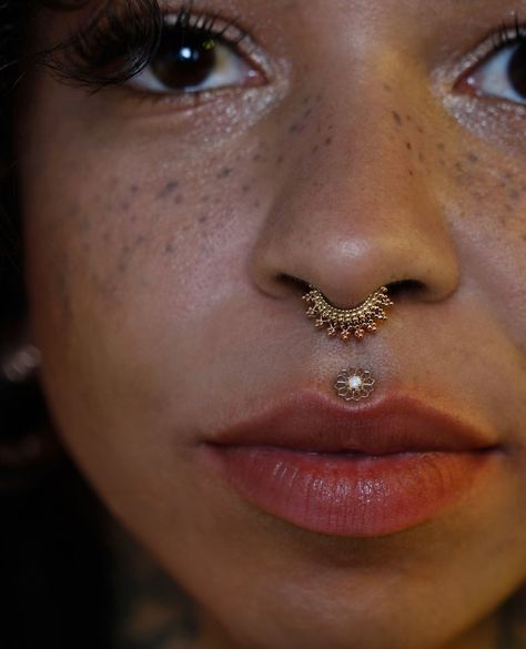 Beautiful Nose Piercings, Single Nose Piercing, Unusual Face Piercings, Asian Face Piercing, Two Eyebrow Piercing, Septum And Lip Piercing, Cute Septum Piercing Jewelry, Gold Facial Piercings, Septum Jewelry Aesthetic