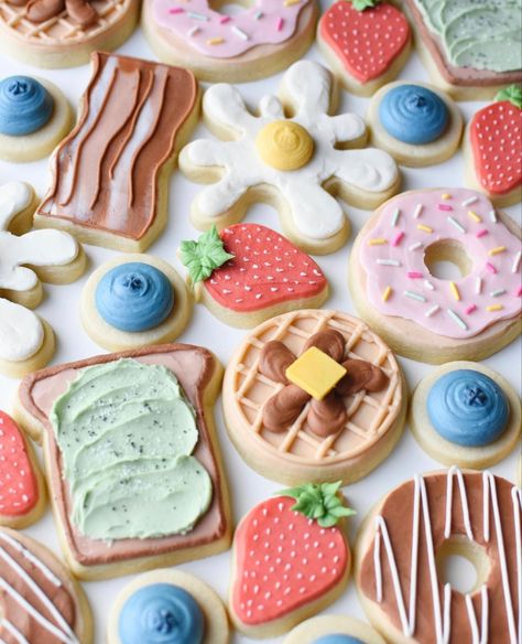 Baking Themed Cookies Decorated, Breakfast Food Cookies Decorated, Breakfast Decorated Cookies, Breakfast Themed Cookies, Breakfast Cookies Decorated, Iced Dog Cookies, Cute Cookies Decorated, Brunch Cookies Decorated, Donut Sugar Cookies Decorated