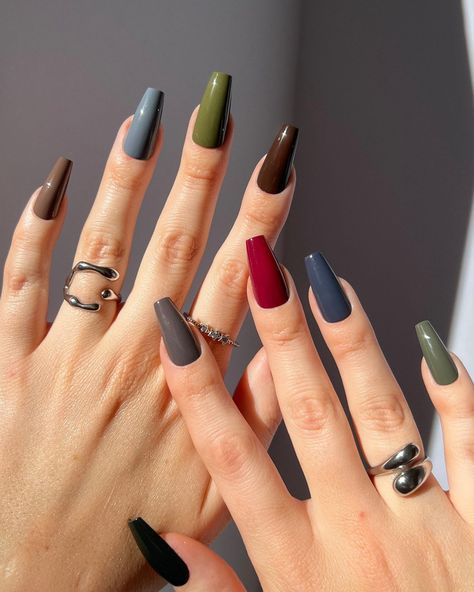 #lightslacquer #nails #nailtrends #nailinspo #trendynails #trendynailart #fallnails #autumnnails #octobernails #beauty #nailart #nailpolish #naildesign #nailcolor #easynails #athomenails #nailartist #zodiacnails #colorfulnails #darkacademia #darkacademiaaesthetic #rednails #greynails #brownnails #greennails #bluenails #purplenails #coffinnails Multicolored Nails, Nails Autumn, Nails Winter, Party Nails, Nails Manicure, Cat Kuku, Autumn Nails, Classy Nails, Chic Nails