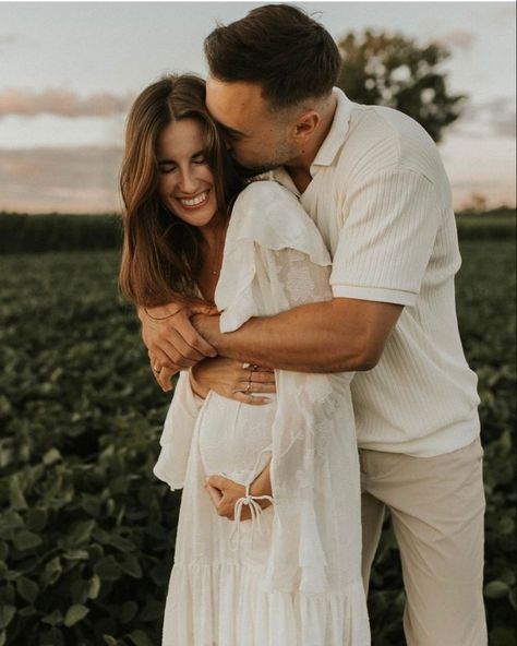 Pregnancy Announcement Pictures, Pregnancy Announcement Photoshoot, Maternity Photography Poses Outdoors, Baby Announcement Photoshoot, Cute Pregnancy Pictures, Pregnancy Belly Photos, Outdoor Maternity Photos, Maternity Photography Poses Couple, Pregnancy Photos Couples