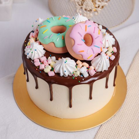 Drizzled donuts for days! Presenting an understated look with this cake that's glazed with a dark chocolate drizzle, and decorated with rainbow-sprinkled meringues and colourful marshmallows. Topped off with fondant donuts skillfully crafted by our fondant artists. Choose your desired cake colour for a personalised look. 🍩⁠ Chocolate Drizzle, Colorful Cakes, Marshmallows, Meringue, Cake Ideas, Dark Chocolate, Donuts, Fondant, Birthday Cake