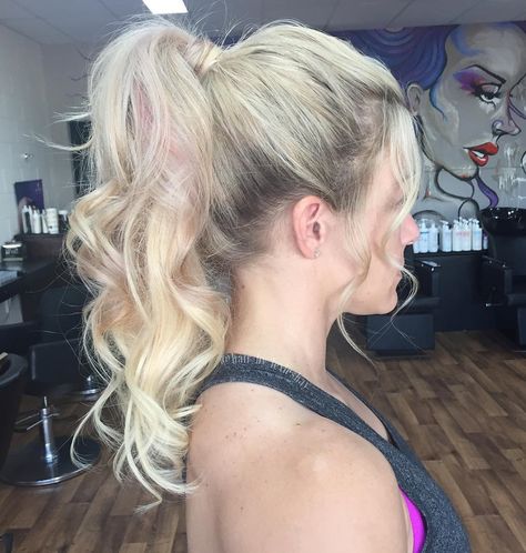 Casual Curly Ponytail Messy Ponytail Hairstyles, Curly Hair Ponytail, Curled Ponytail, High Ponytail Hairstyles, Blonde Ponytail, Prom Hair Updo, Wavy Ponytail, Messy Ponytail, Curly Ponytail